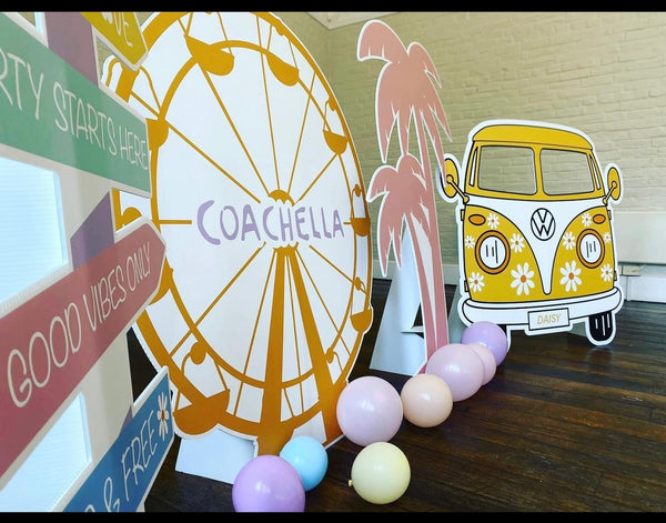 Daisy Vintage Kombi Cut Out Selfie Frame